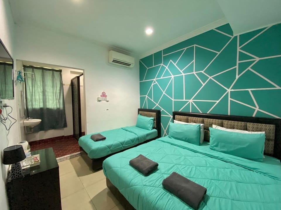 Bed, TV and multimedia, Bedroom, air conditioner