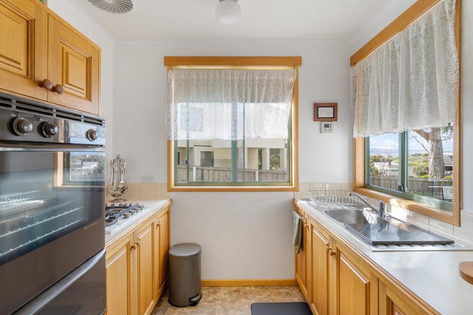 Sunny Beach Holiday Home 80A Villa in Tasmania