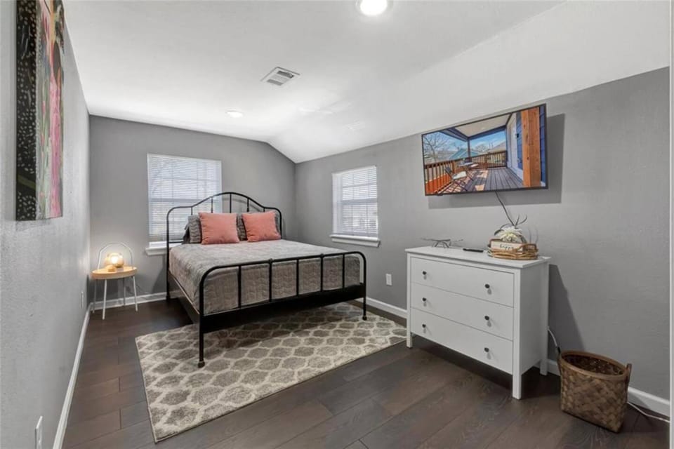 Super Cozy 2 bedroom with Fast WIFI and Queen Bed close to Downtown Houston!! Apartment in Houston