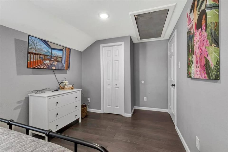 Super Cozy 2 bedroom with Fast WIFI and Queen Bed close to Downtown Houston!! Apartment in Houston