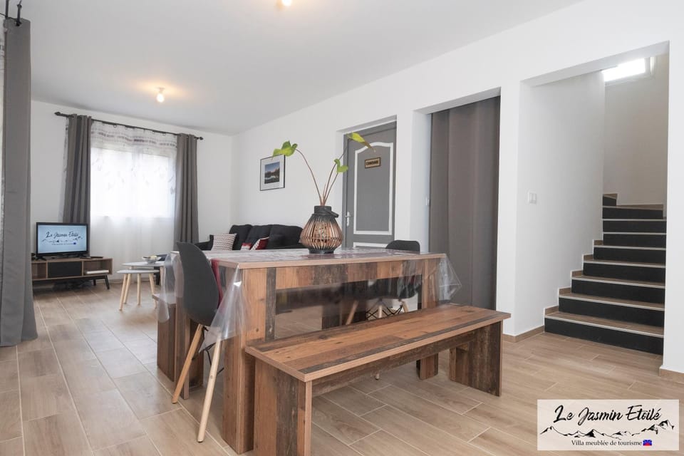 Living room, Dining area