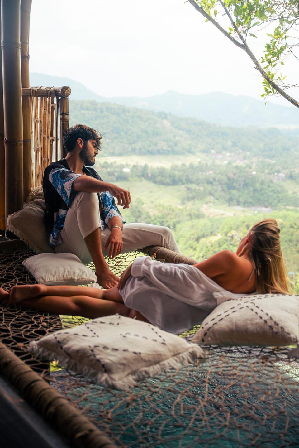 Cliffside Bamboo Treehouse with Heated Pool and View Villa in Sidemen