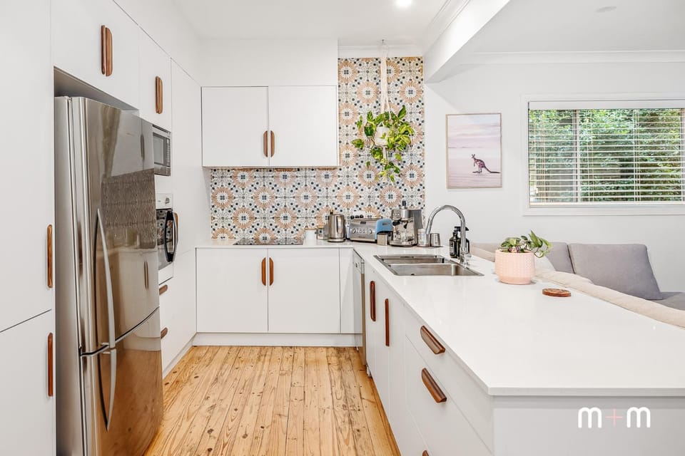 Renovated Coastal 3 BR House with Heated Pool House in Wollongong