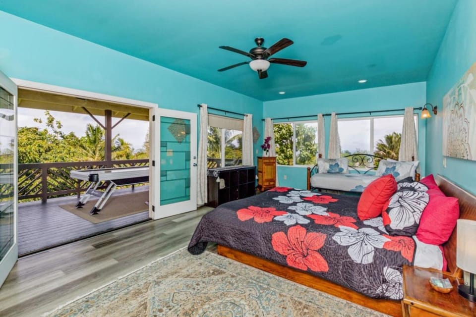 Heavenly Hawaii Retreat Home near Hilo and Ocean and Waterfalls House in Honomu