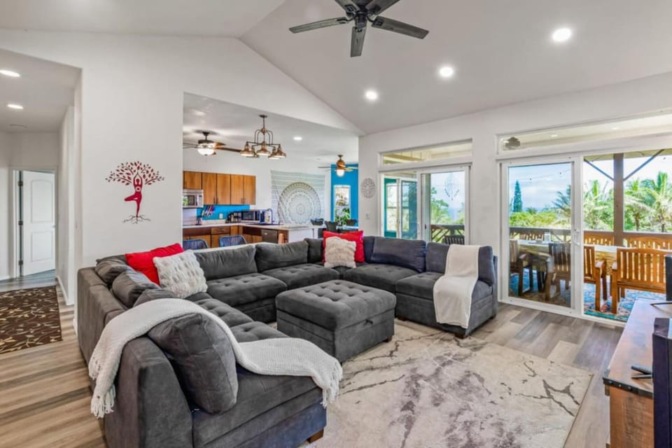 Heavenly Hawaii Retreat Home near Hilo and Ocean and Waterfalls House in Honomu