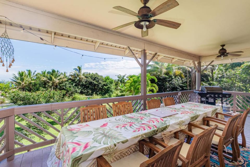 Heavenly Hawaii Retreat Home near Hilo and Ocean and Waterfalls House in Honomu
