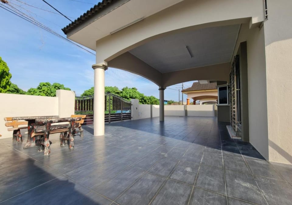 Property building, View (from property/room), Parking