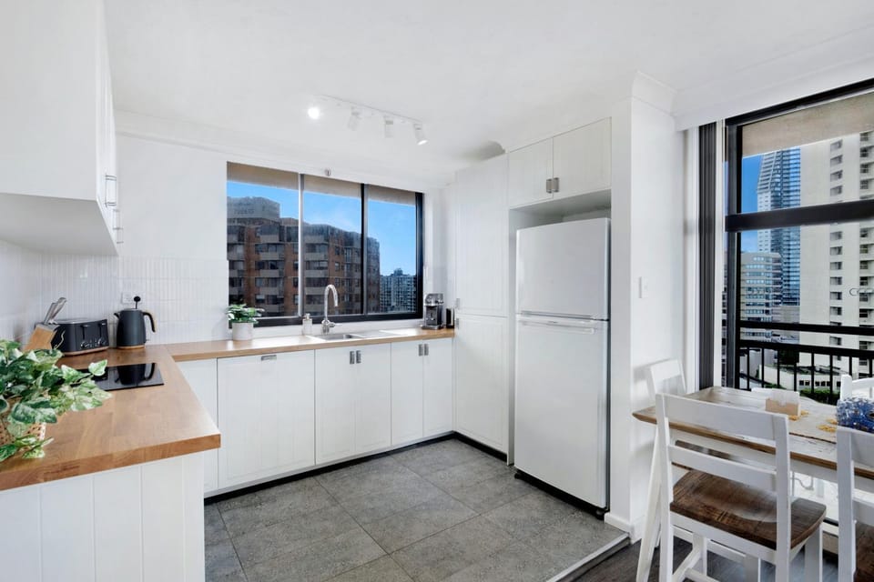 Central Getaway With Ocean Views - CoastHM Apartment in Surfers Paradise