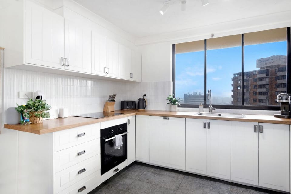 Central Getaway With Ocean Views - CoastHM Apartment in Surfers Paradise