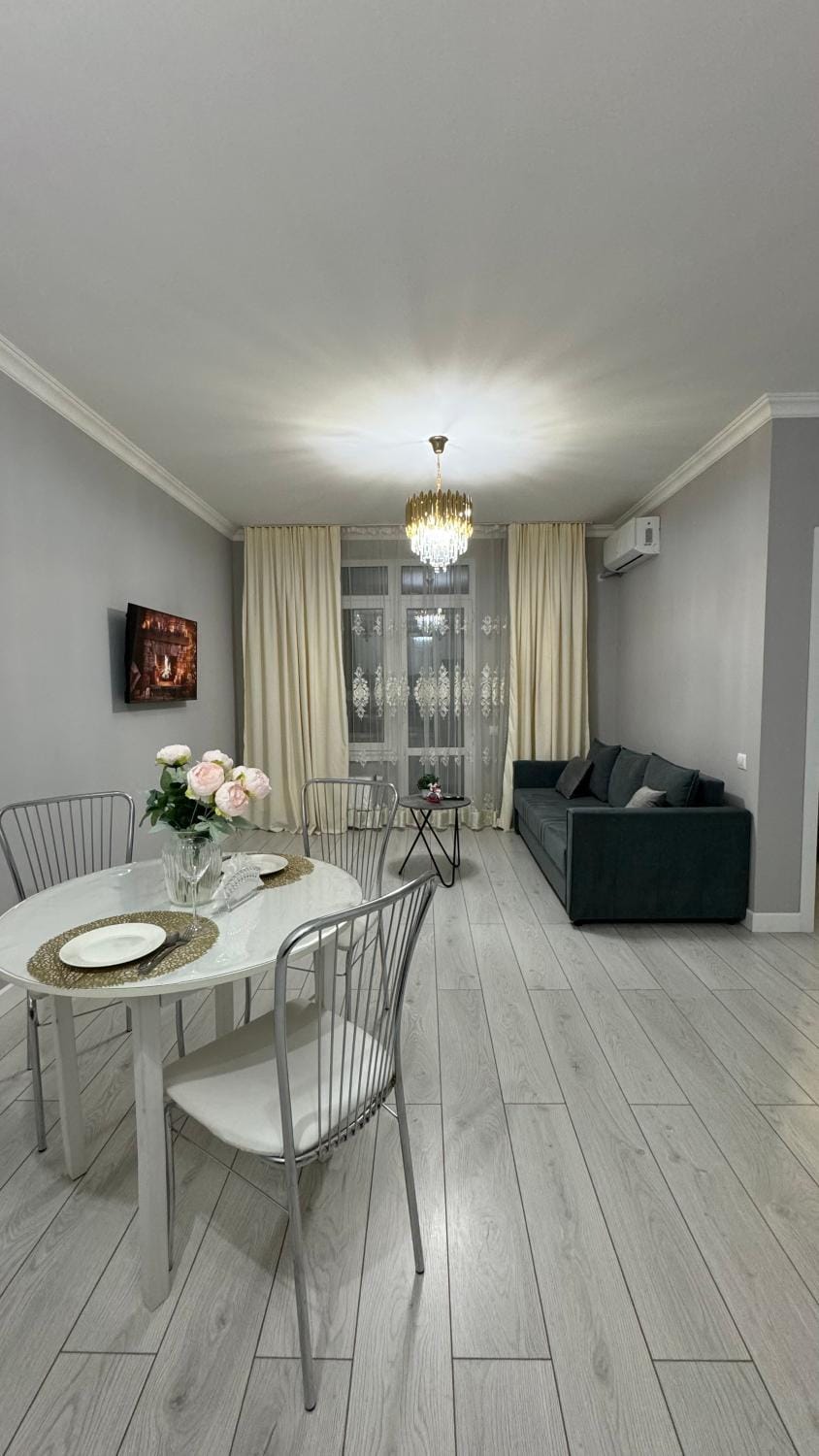 TV and multimedia, Living room, Seating area, Dining area