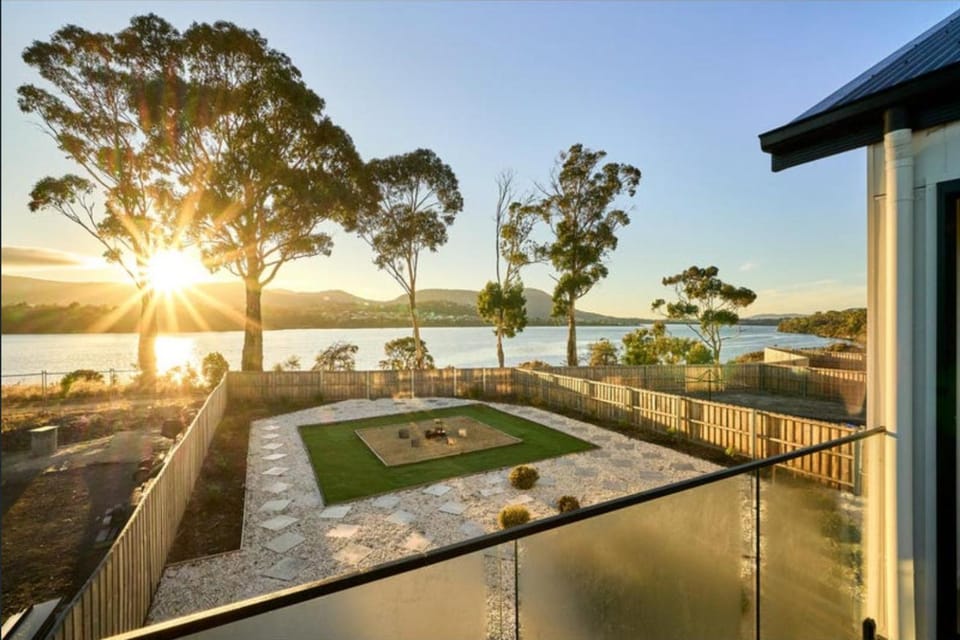 Luxurious Waterfront home in the North of Hobart Villa in Tasmania