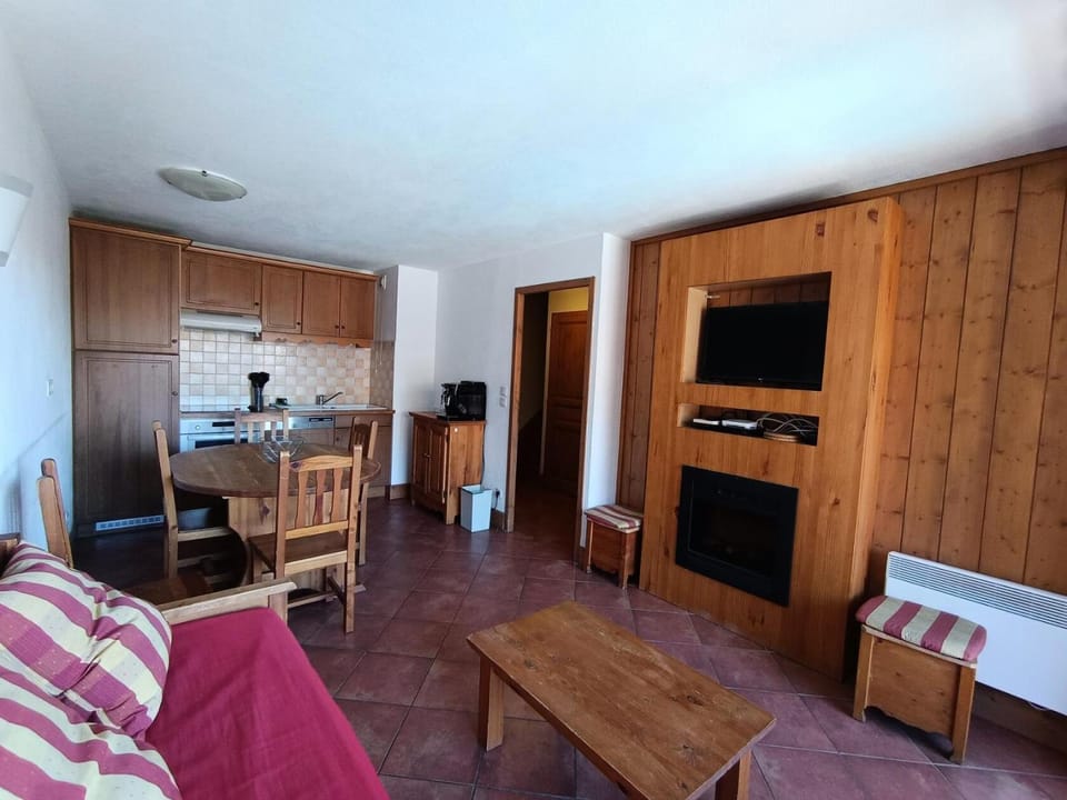 Résidence Les Airelles - appartement en duplex - Garage couvert - 50 m des pistes de ski MAE-4114 Apartment in Montgenèvre