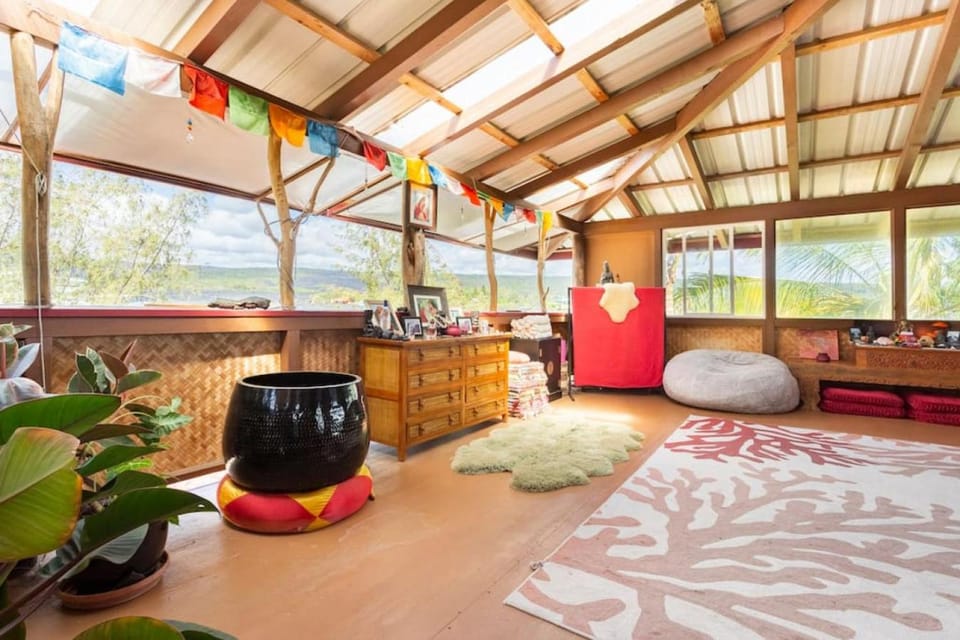 THE MAGICAL LAVA TEMPLE with EPIC Volcano Views! Apartment in Big Island