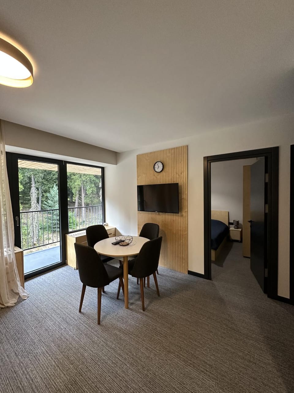 Communal lounge/ TV room, Photo of the whole room, Seating area, Dining area, Evening entertainment, hair dresser