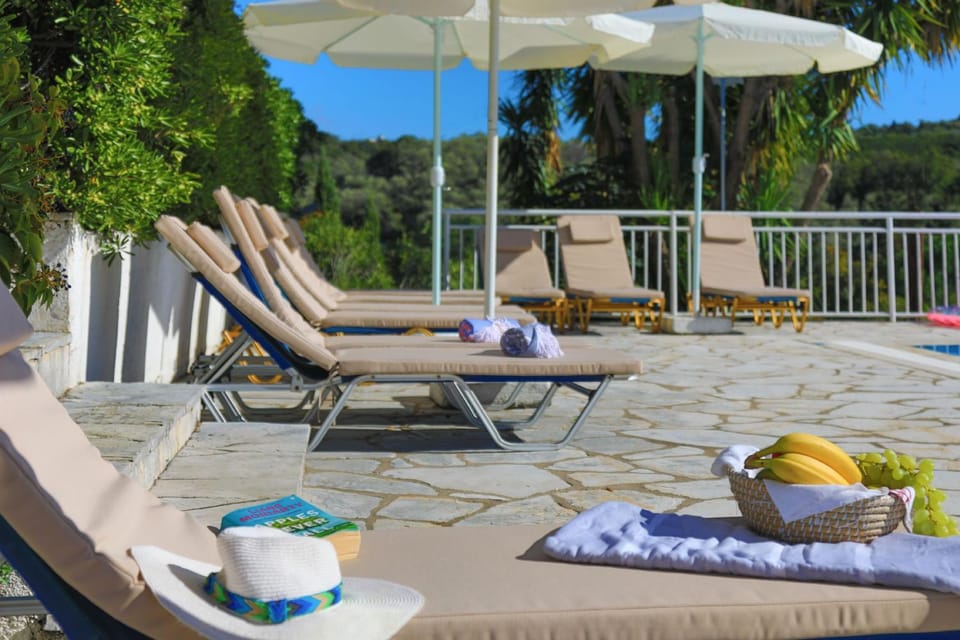 Patio, Day, Natural landscape, Swimming pool, sunbed