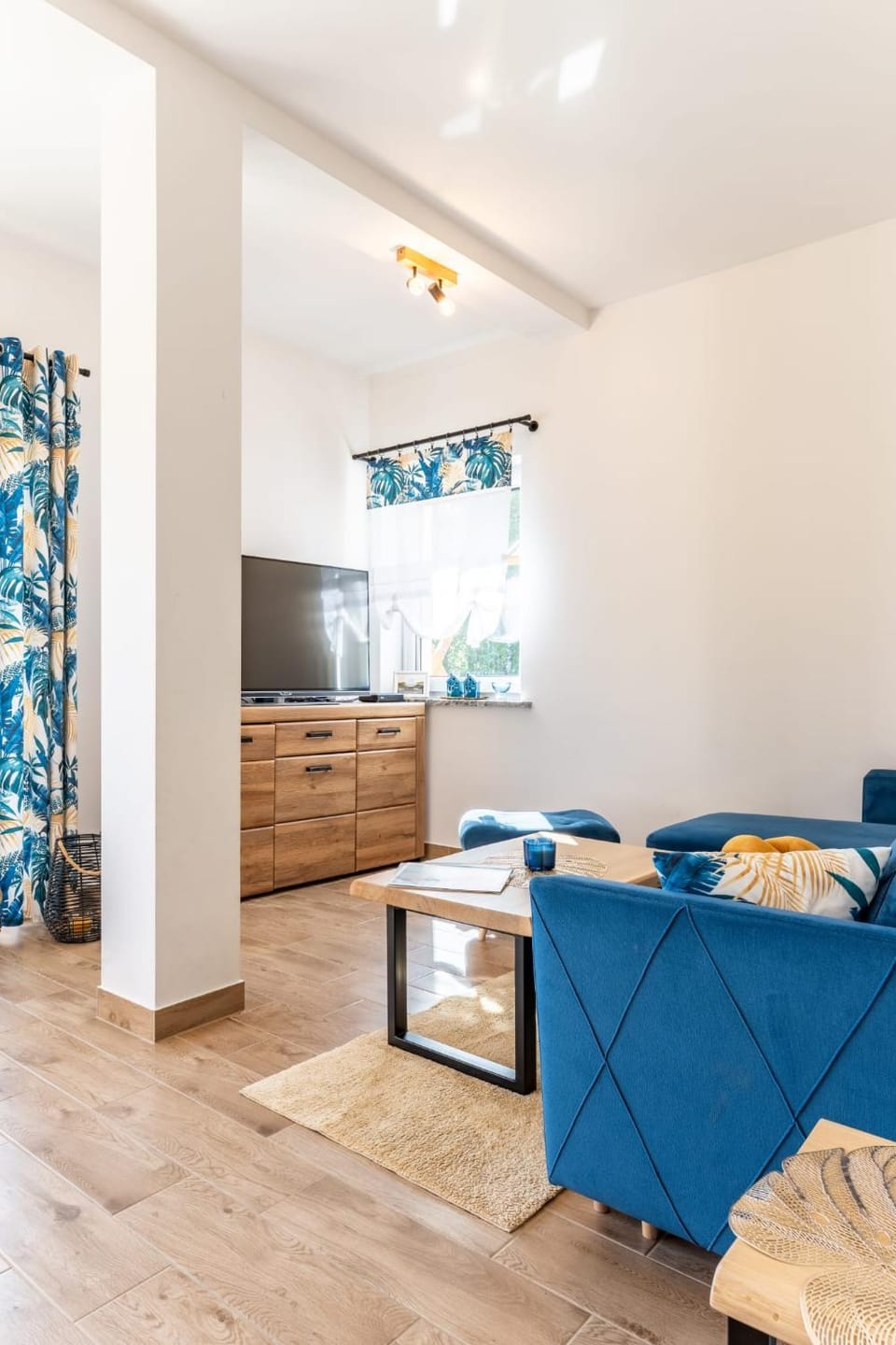 Communal lounge/ TV room, TV and multimedia, Living room, Seating area, Evening entertainment