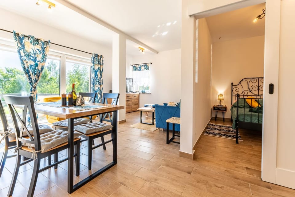 Kitchen or kitchenette, Living room, Seating area, Dining area