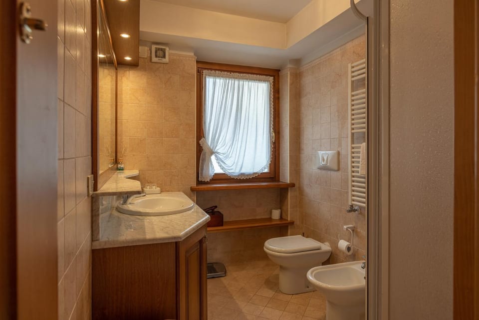 Shower, Bathroom, bidet