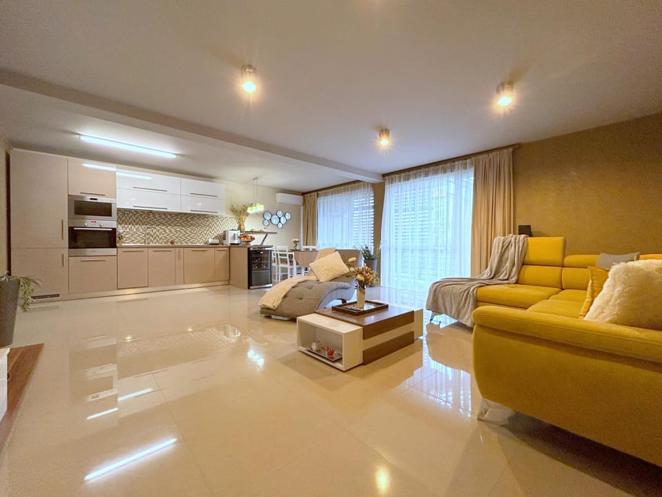 Kitchen or kitchenette, Living room, Seating area