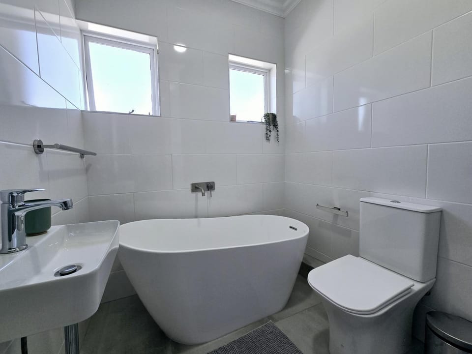 Shower, Toilet, Bathroom, Bath