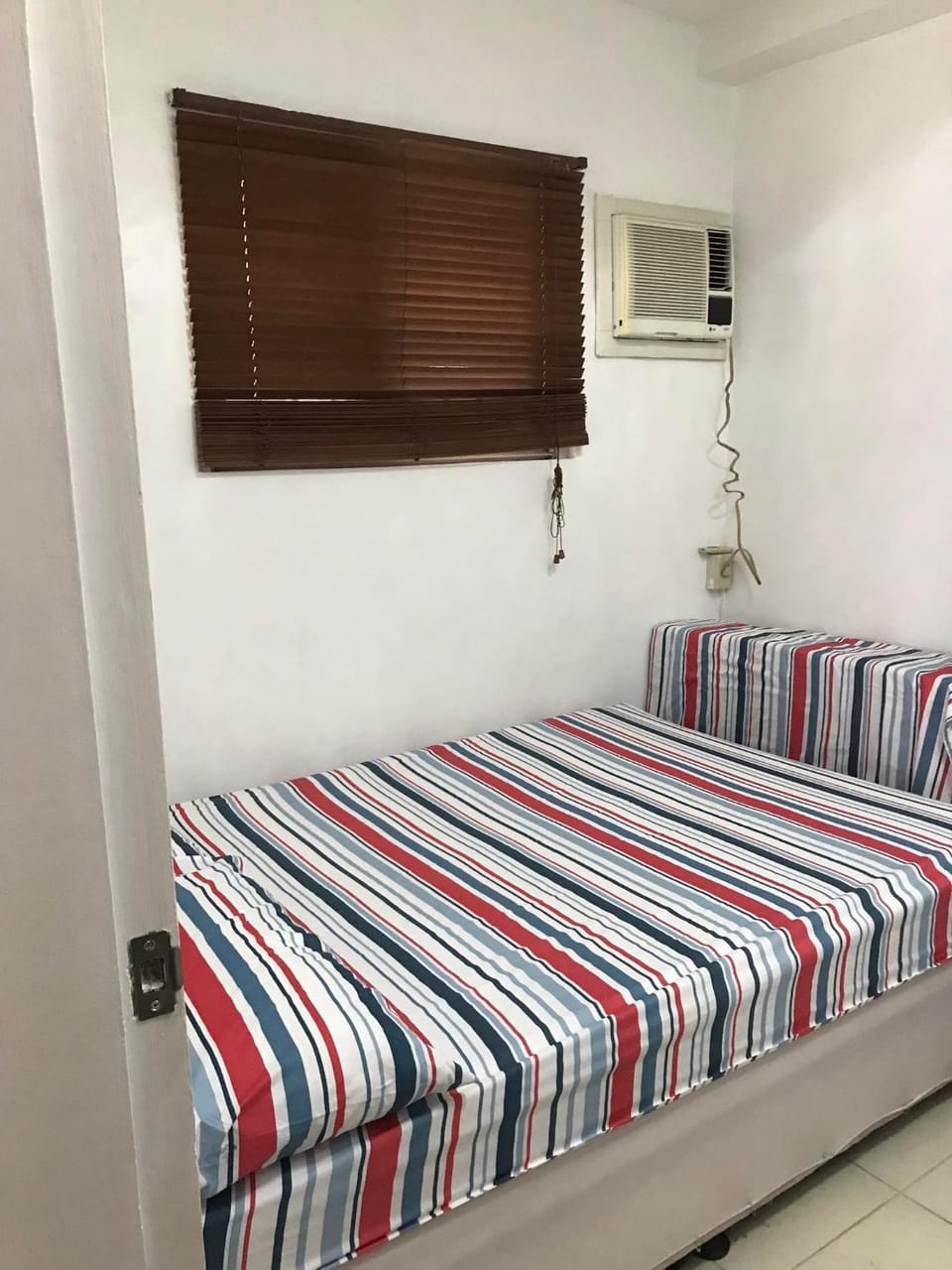 Bedroom, air conditioner