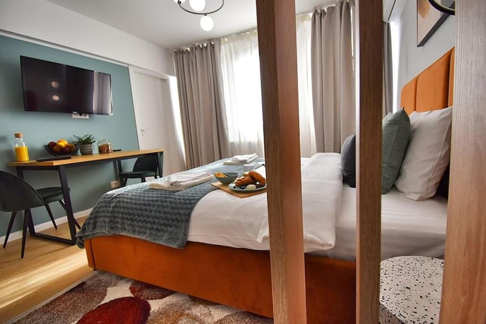 Mysa Modern Studio * Near Cismigiu Park * Netflix Apartment in Bucharest