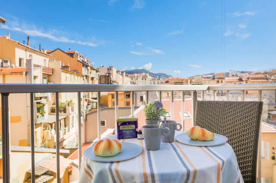 View (from property/room), Balcony/Terrace, Dining area