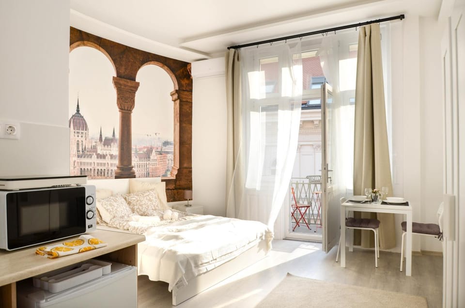 Bed, Photo of the whole room, Seating area