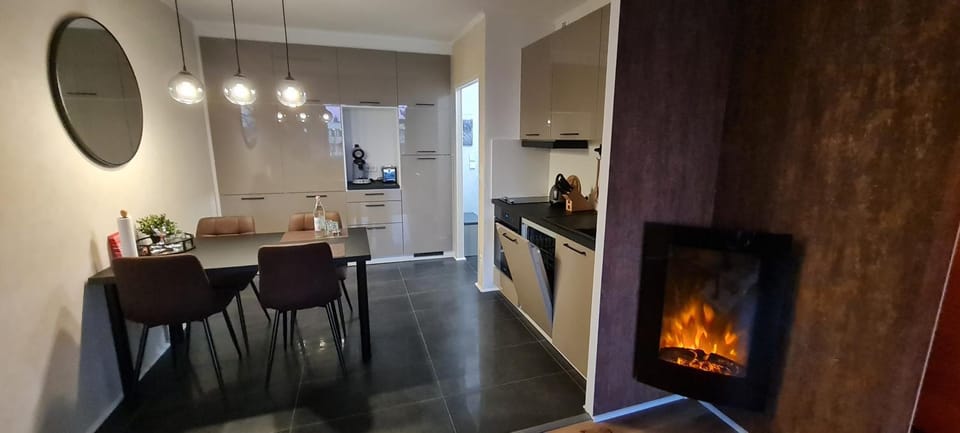 Kitchen or kitchenette, Dining area, stove