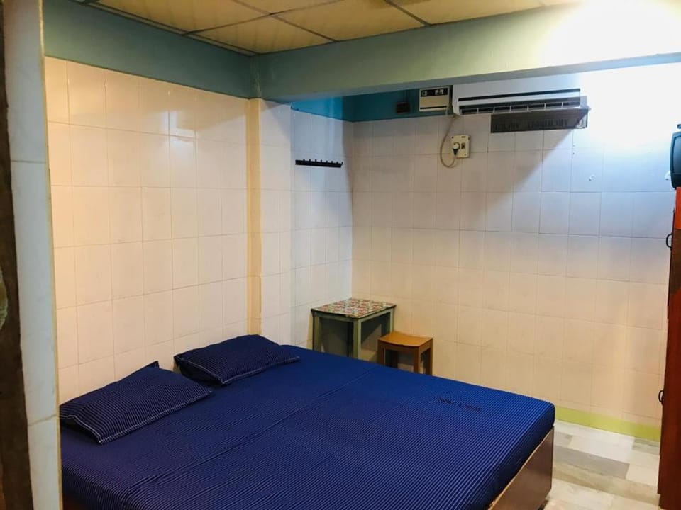 Bed, Photo of the whole room, Bedroom, air conditioner