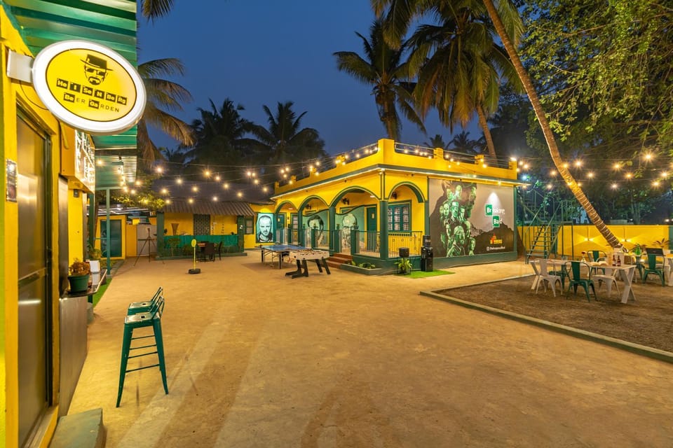 Property building, Restaurant/places to eat, Game Room, Garden, oven