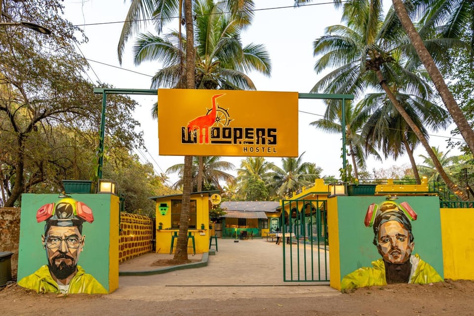 Property building, Facade/entrance, Lobby or reception, Lounge or bar, oven