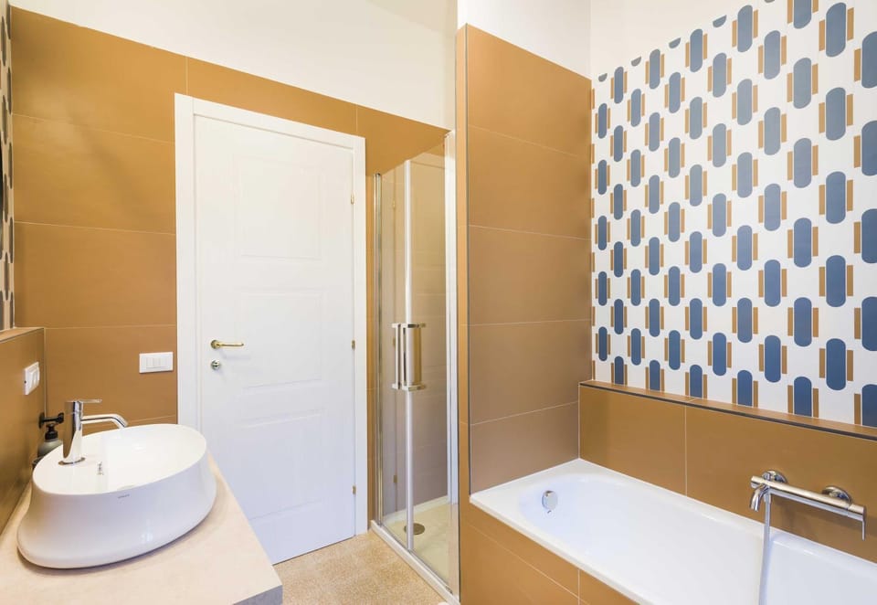 Shower, Toilet, Bathroom, Bath, towels