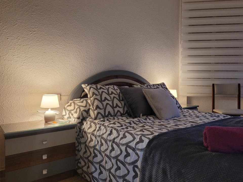 Bed, Photo of the whole room, Bedroom