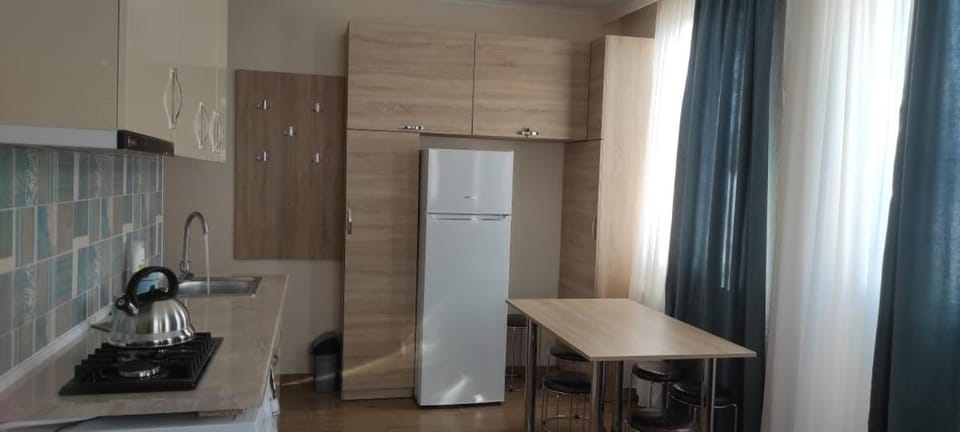 Coffee/tea facilities, Dining area, stove