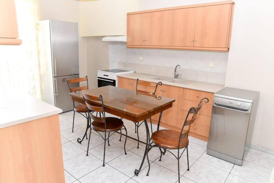 Kitchen or kitchenette, dishwasher