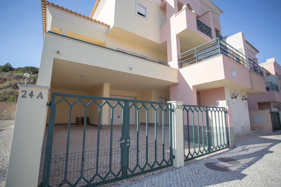 Luxe villa Sesimbra secret corner 2 Apartment in Setubal District
