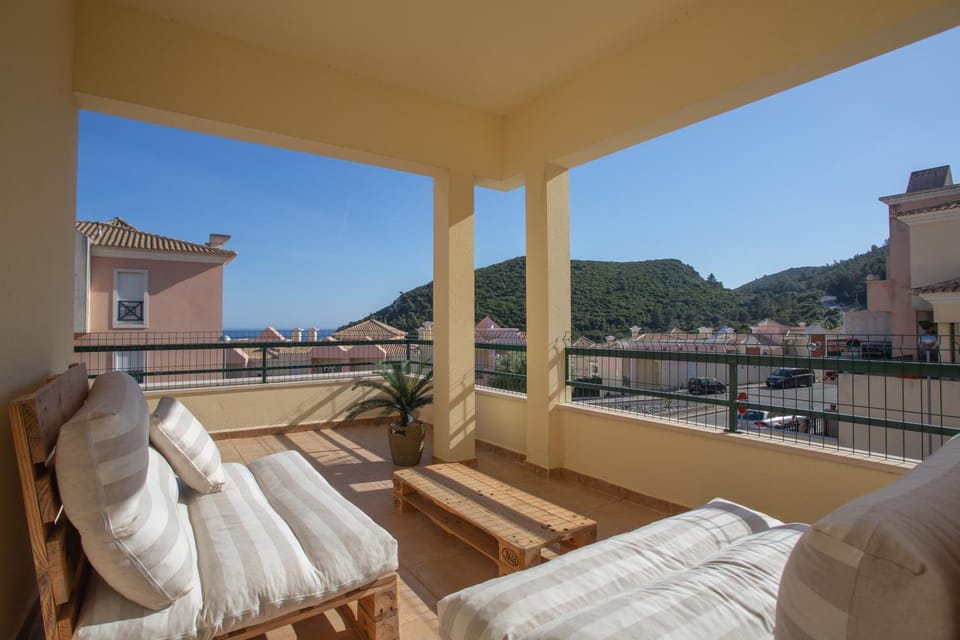 Luxe villa Sesimbra secret corner 2 Apartment in Setubal District