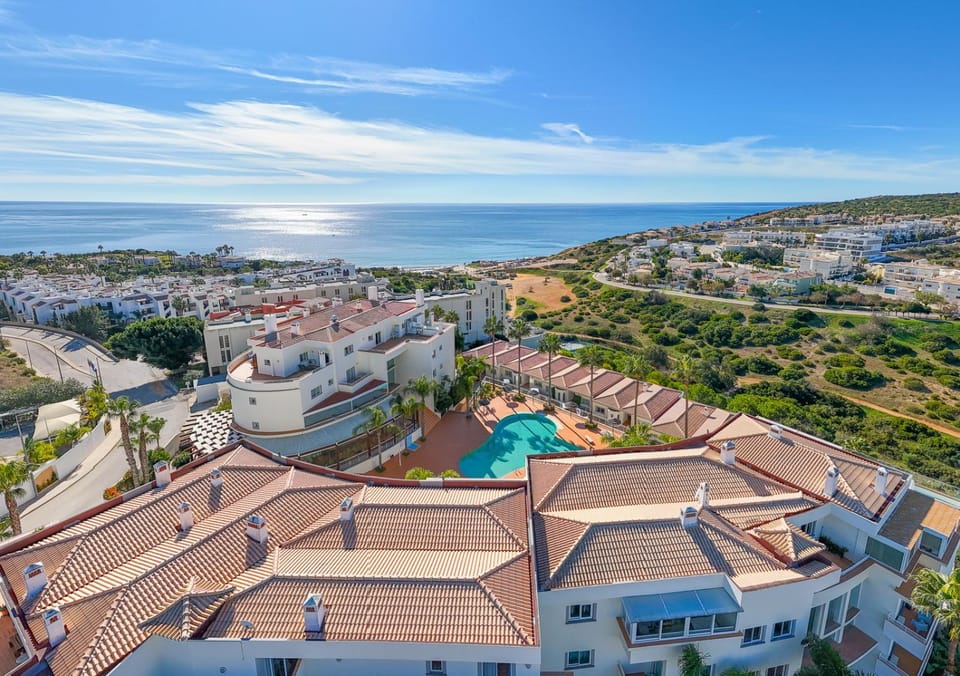 Property building, Day, Natural landscape, Sea view, Swimming pool