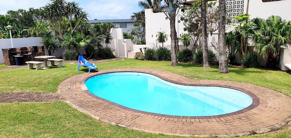 Property building, Garden, Garden view, Pool view, Swimming pool