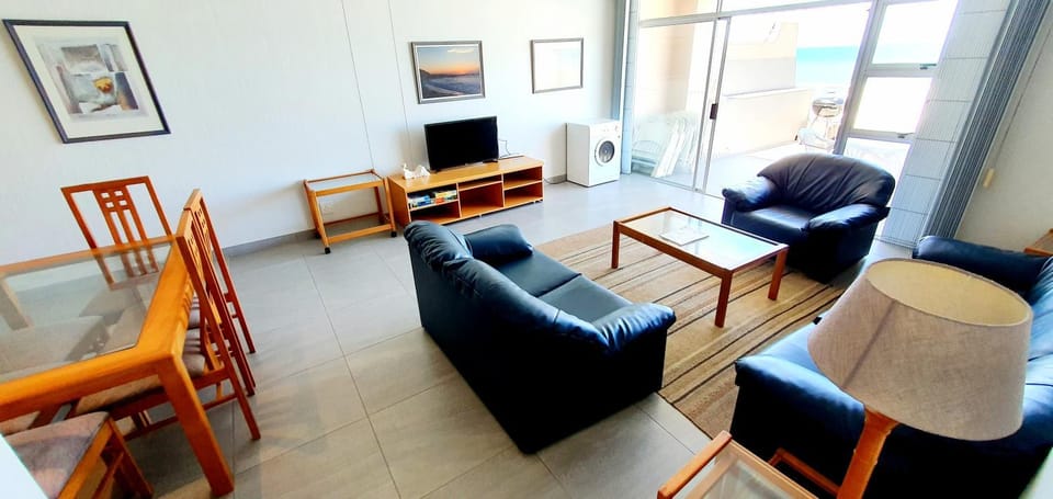 TV and multimedia, Living room, Seating area, Evening entertainment