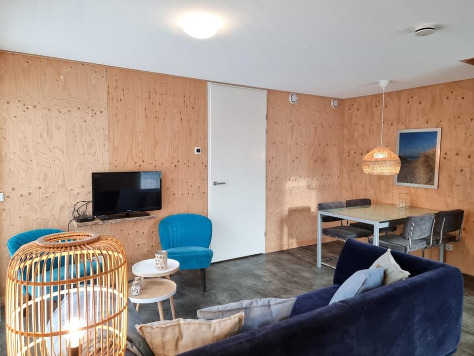 TV and multimedia, Living room, Seating area, Dining area, hair dresser