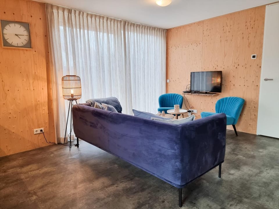 TV and multimedia, Seating area, hair dresser