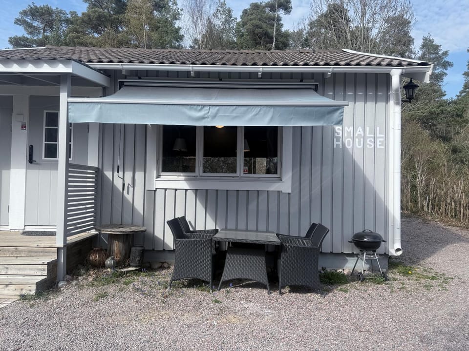 Patio, Facade/entrance, BBQ facilities, Dining area