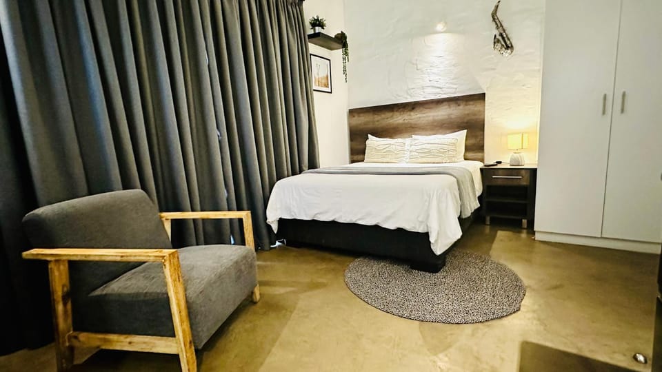 Bed, Living room, Photo of the whole room, Seating area, Bedroom, hair dresser, wardrobe