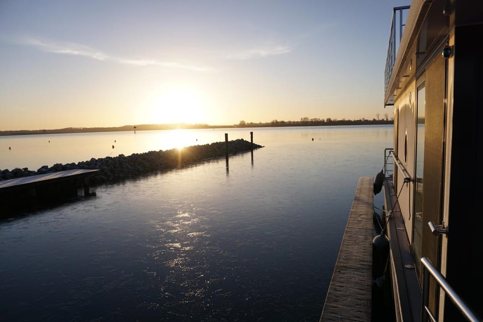 Property building, View (from property/room), View (from property/room), Lake view, Lake view