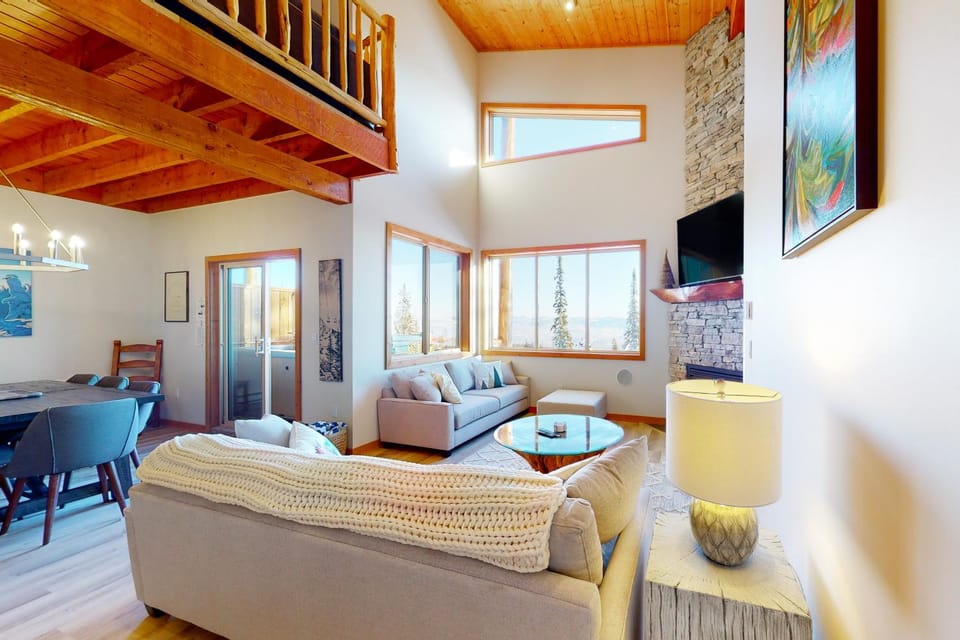 Snowy Creek 10 Apartment in British Columbia