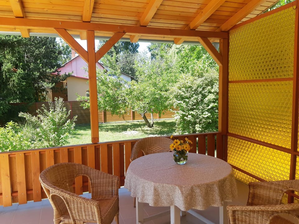 Dining area, Garden view