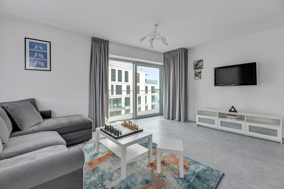Communal lounge/ TV room, TV and multimedia, Living room, Seating area, Evening entertainment