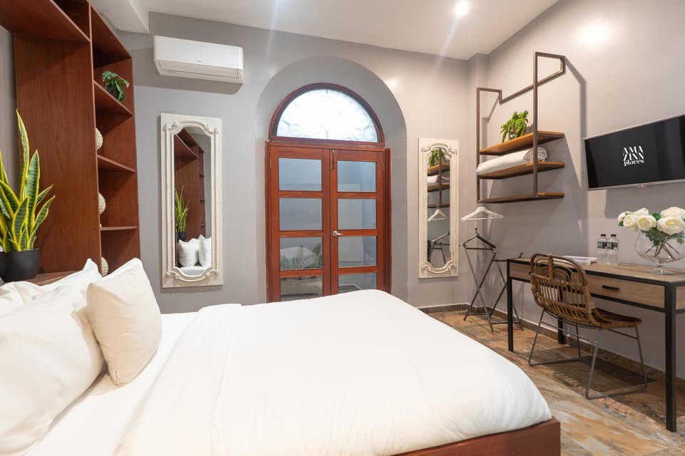 Bed, Photo of the whole room, Seating area, Bedroom, internet, air conditioner